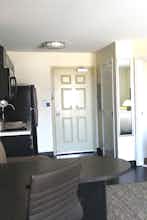 Hotel Candlewood Suites Dickinson photo 2