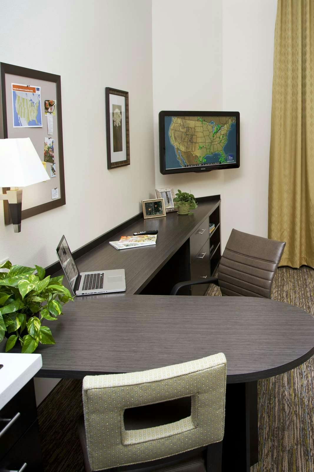 Hotel Candlewood Suites Dickinson photo 4