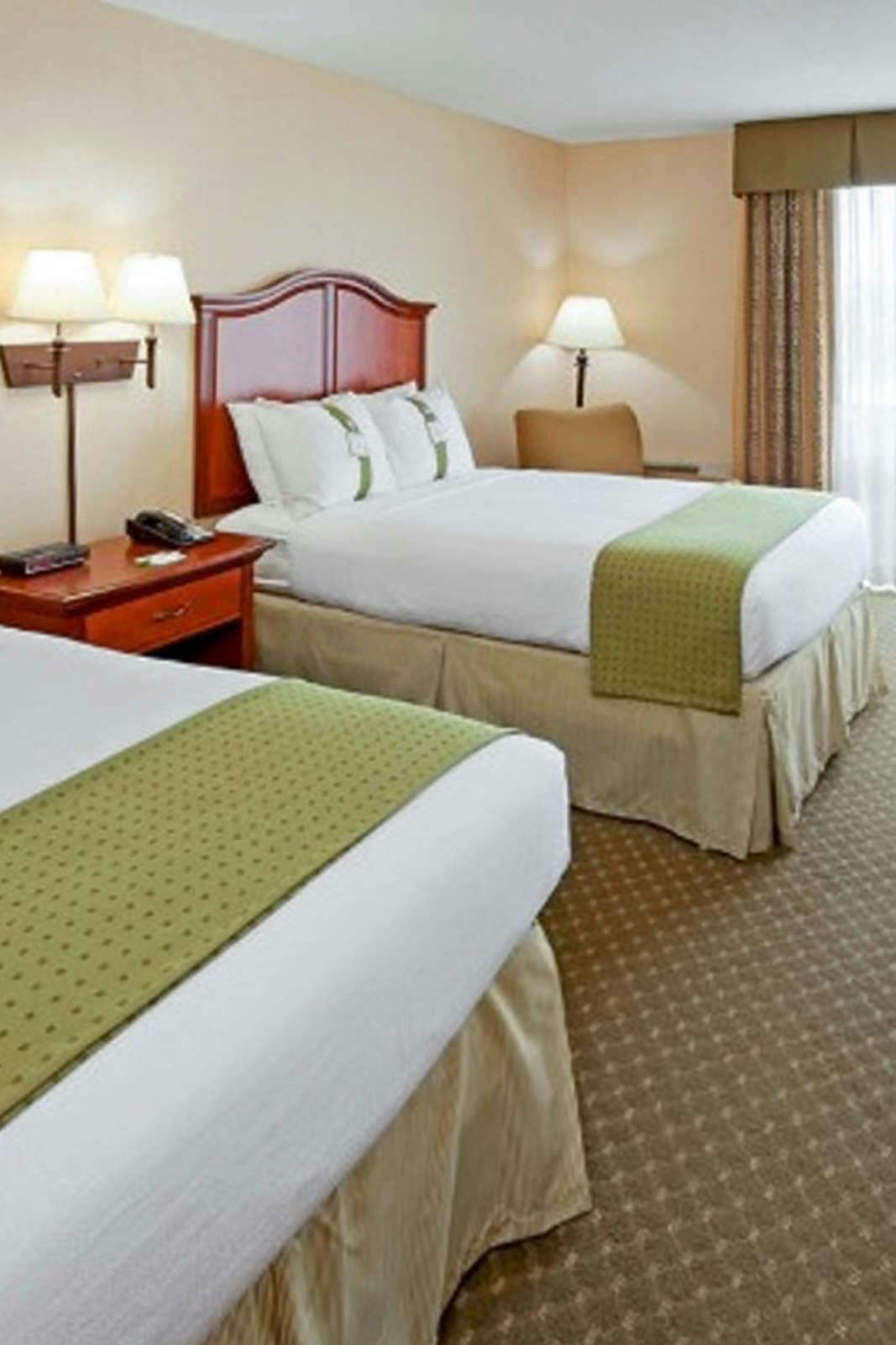 Hotel Holiday Inn Bismarck photo 1