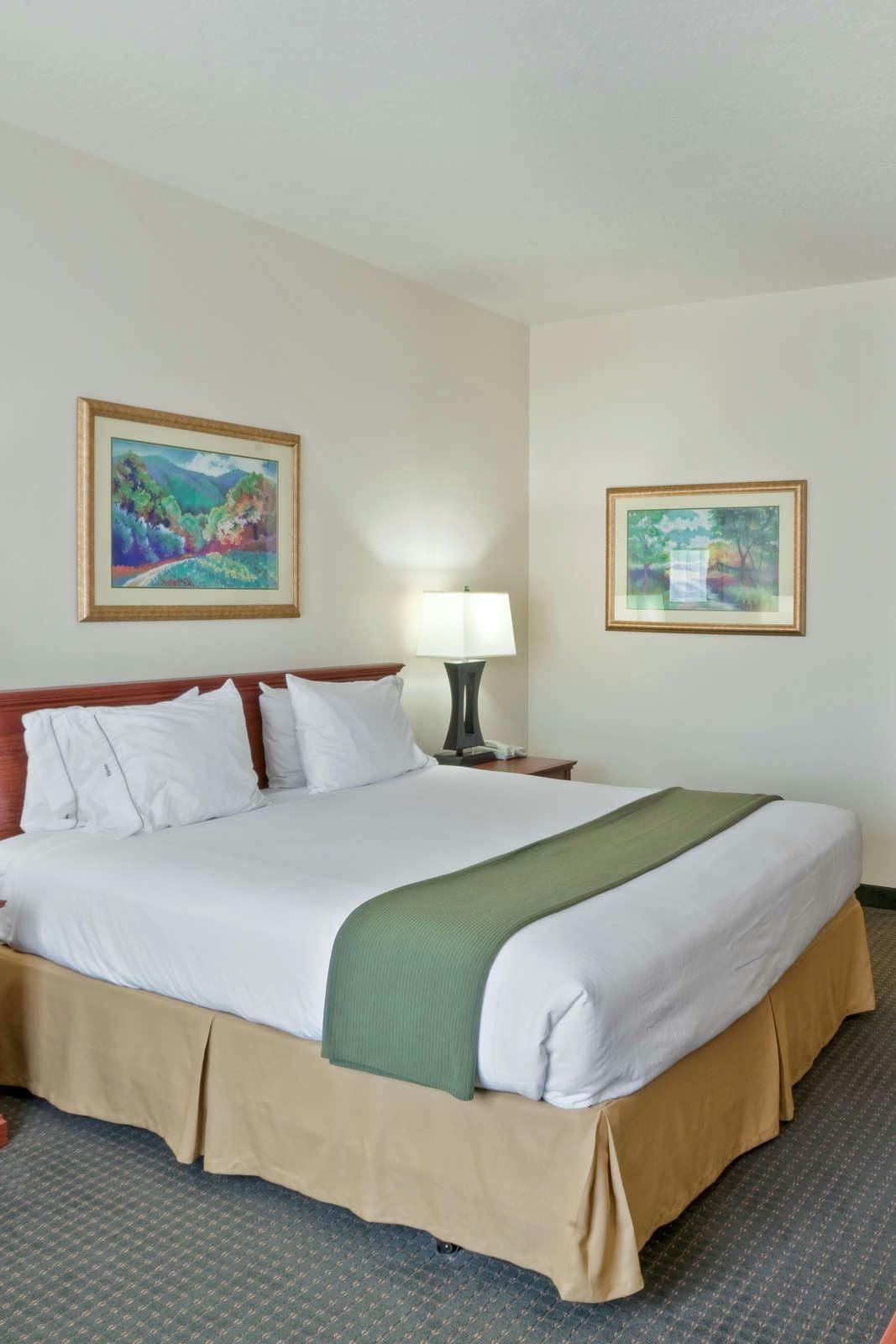 Hotel Holiday Inn Express & Suites Ashland photo 1