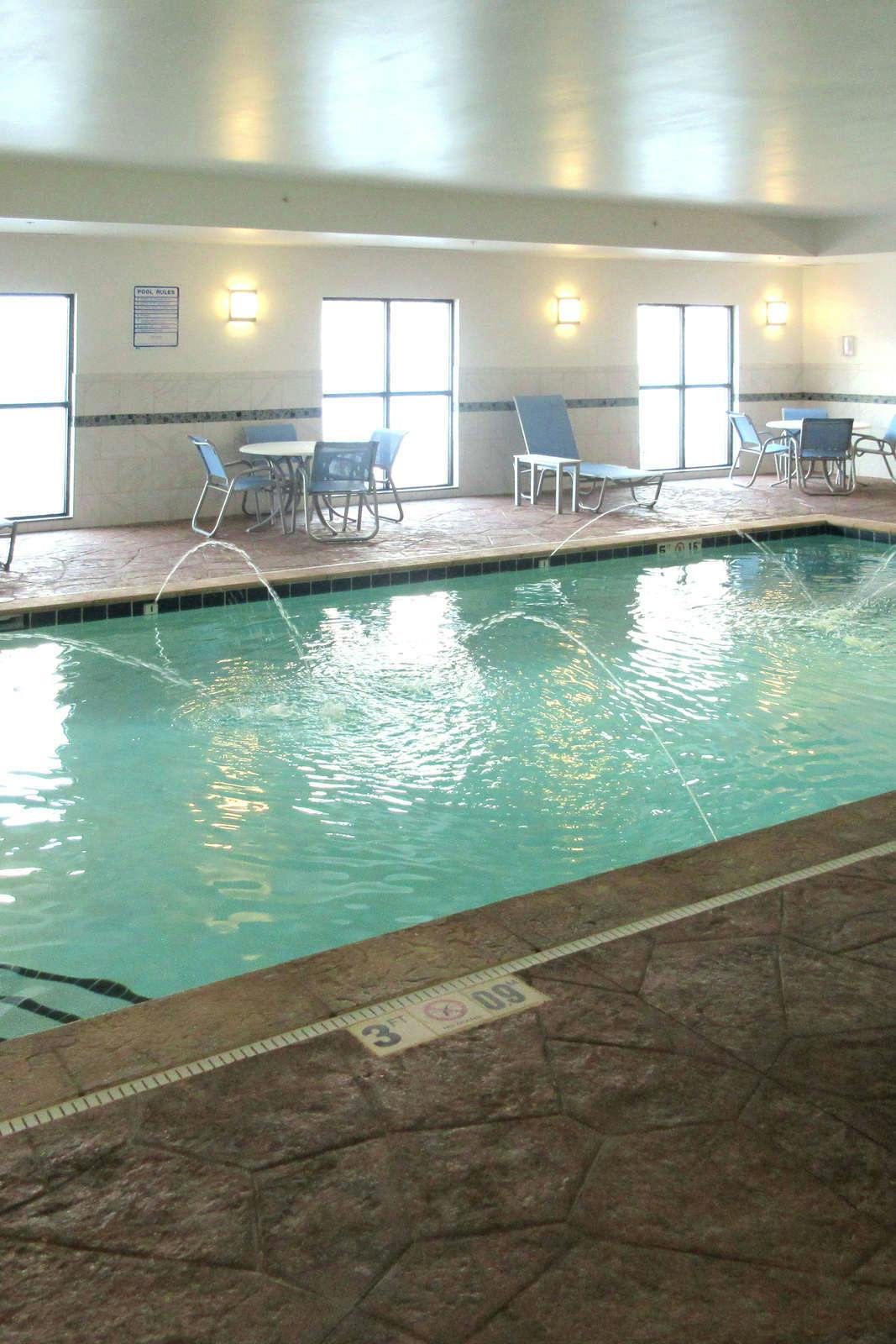 Hotel Holiday Inn Express & Suites Butler photo 1