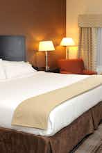 Hotel Holiday Inn Express & Suites Cambridge photo 2