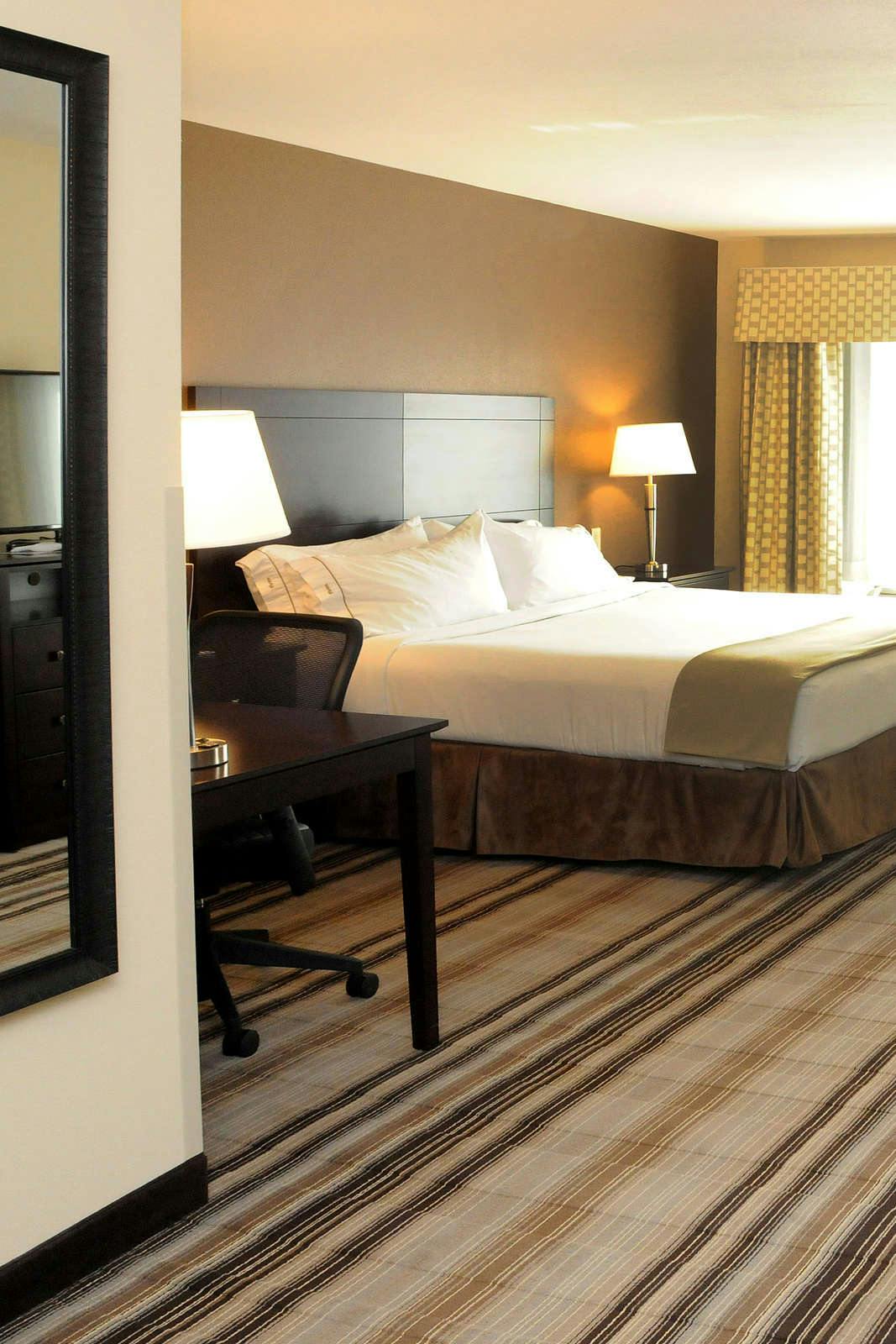 Hotel Holiday Inn Express & Suites Cambridge photo 1