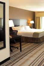 Hotel Holiday Inn Express & Suites Cambridge photo 1