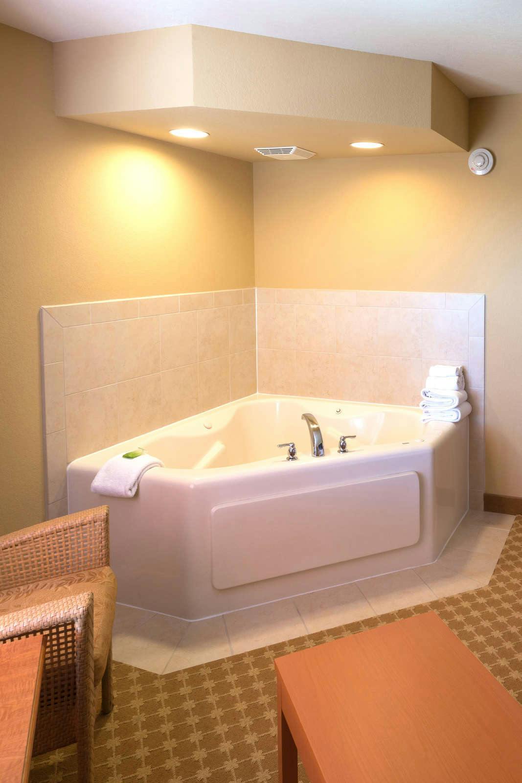 Hotel Holiday Inn Express & Suites Chicago West Roselle photo 4