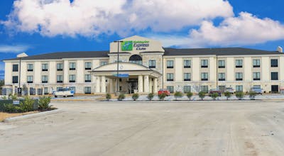Holiday Inn Express & Suites Cuero