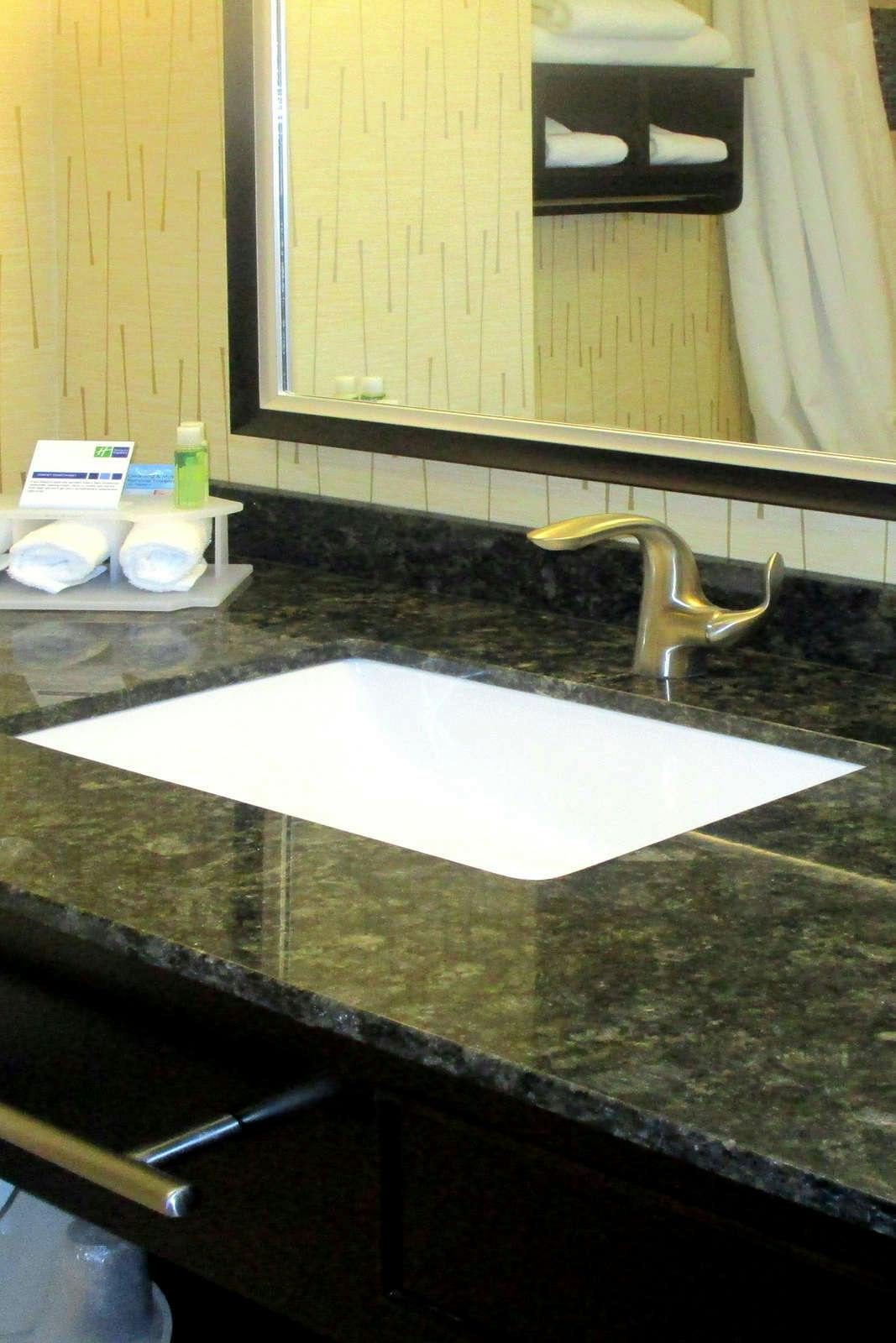 Hotel Holiday Inn Express & Suites Davenport photo 3