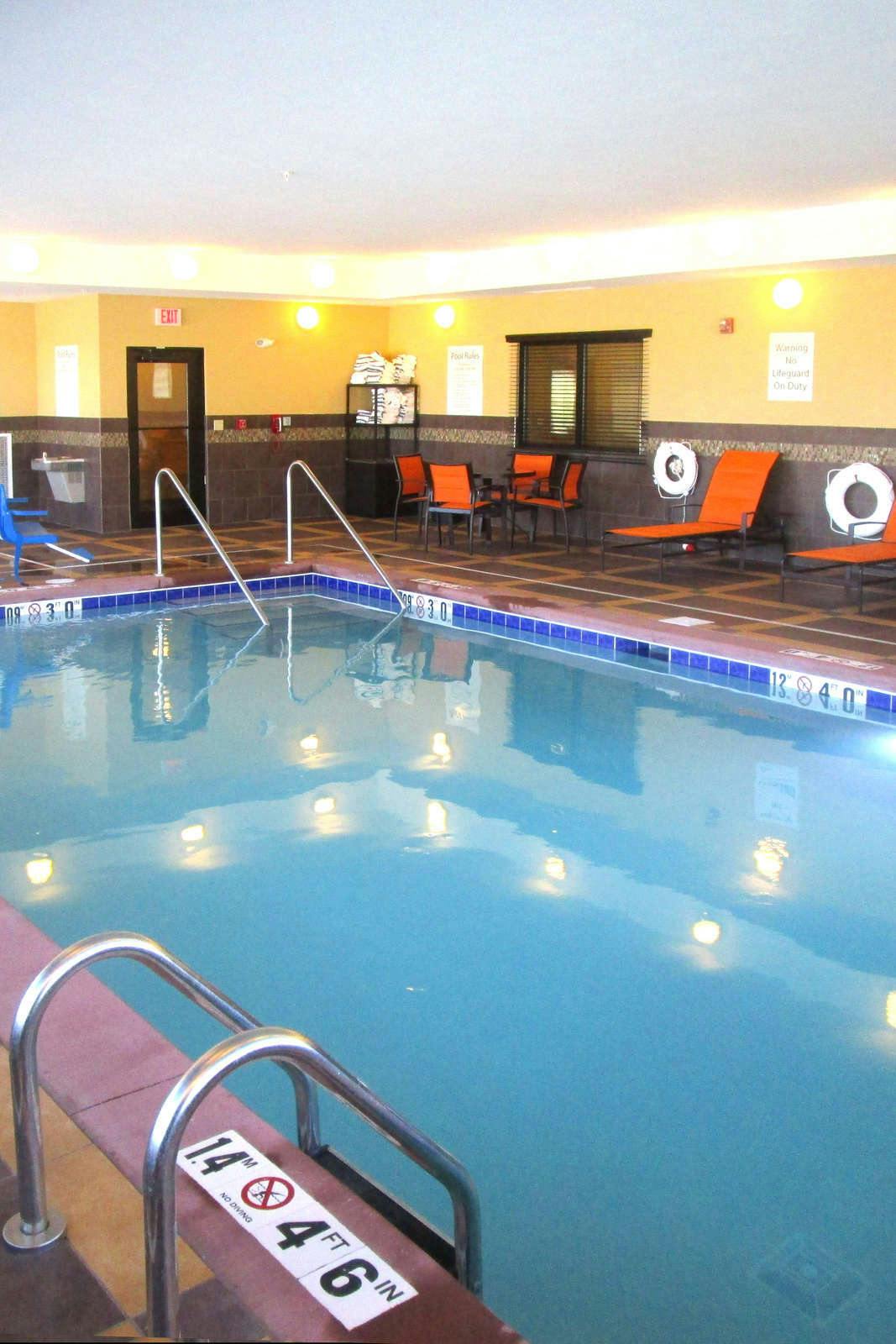 Hotel Holiday Inn Express & Suites Davenport photo 4