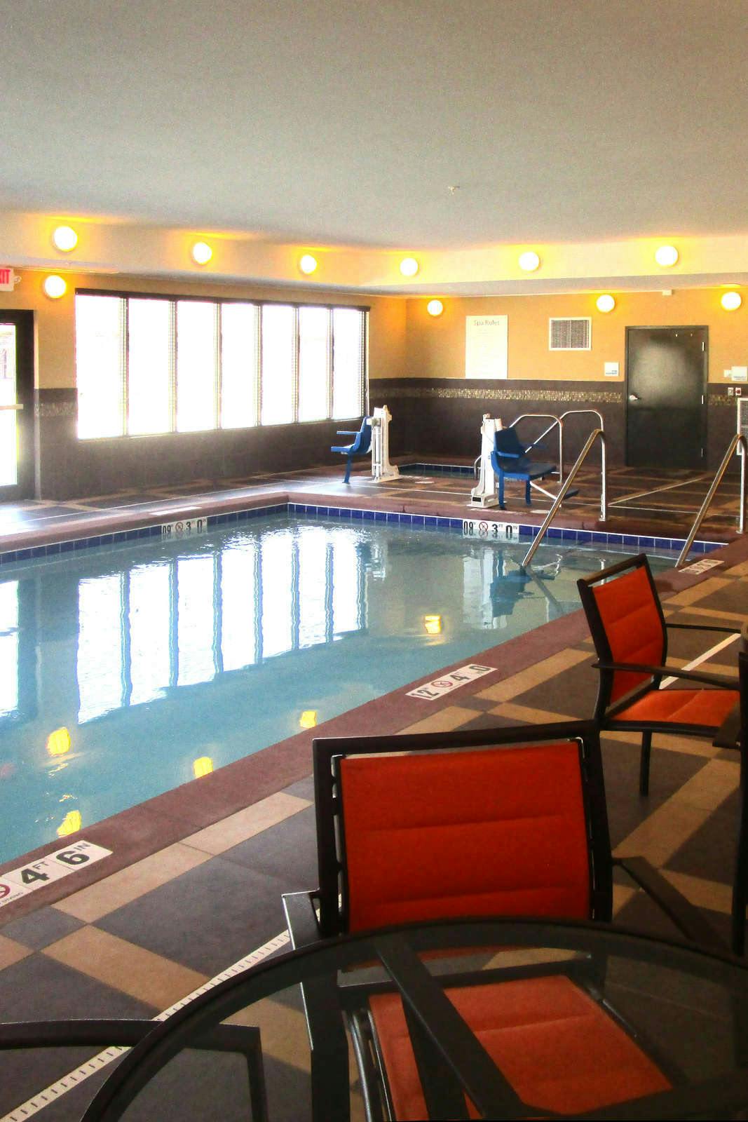 Hotel Holiday Inn Express & Suites Davenport photo 5