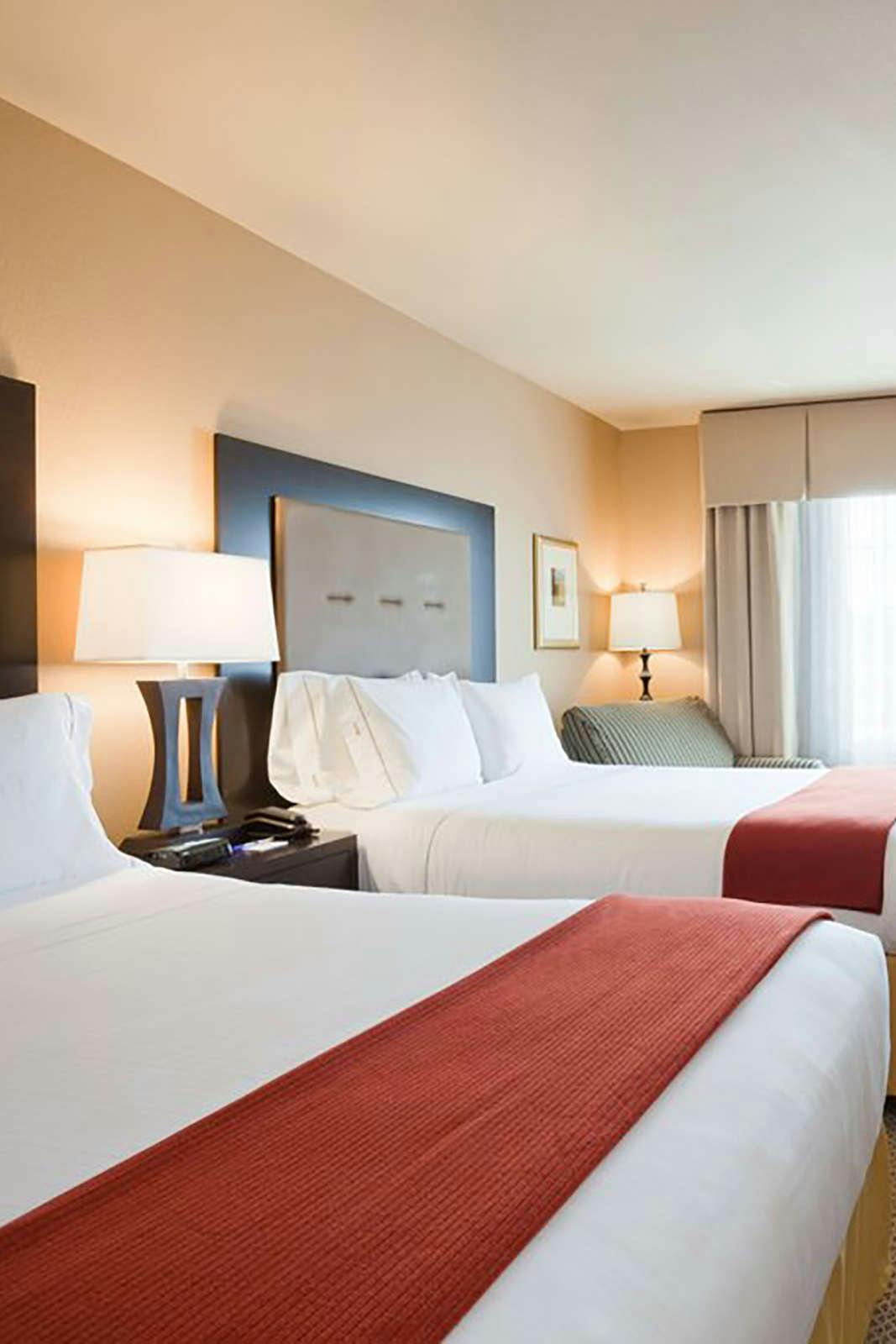 Hotel Holiday Inn Express & Suites Charlotte North photo 1