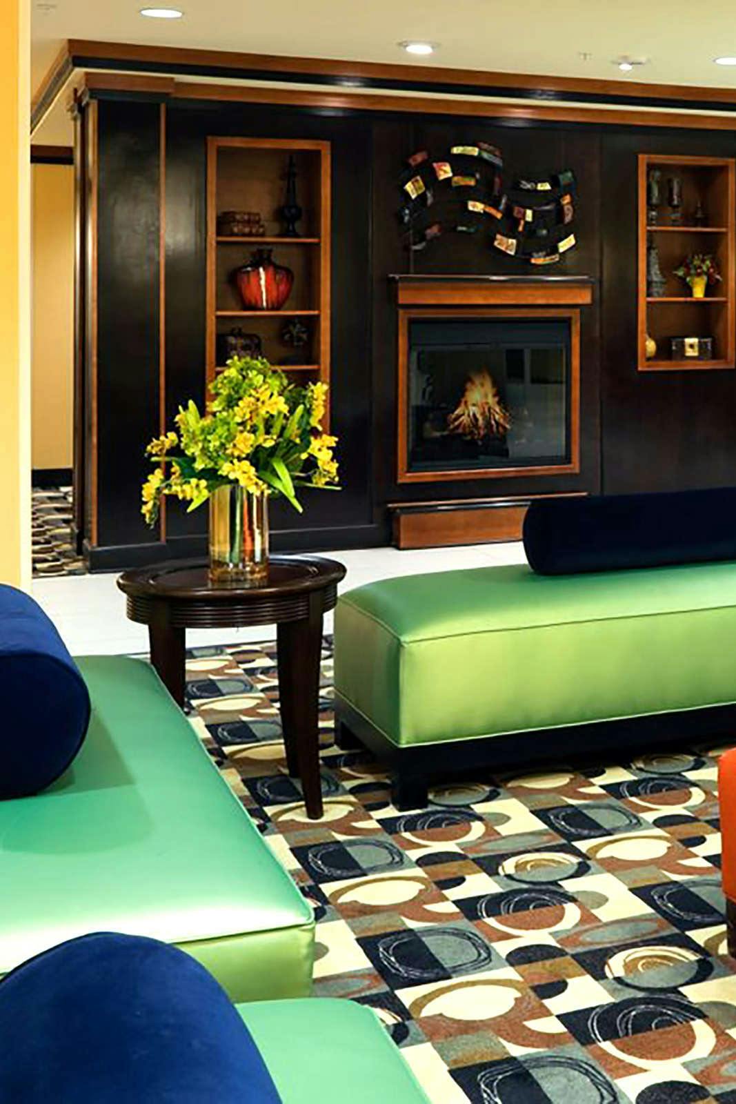 Hotel Holiday Inn Express & Suites Charlotte North photo 3