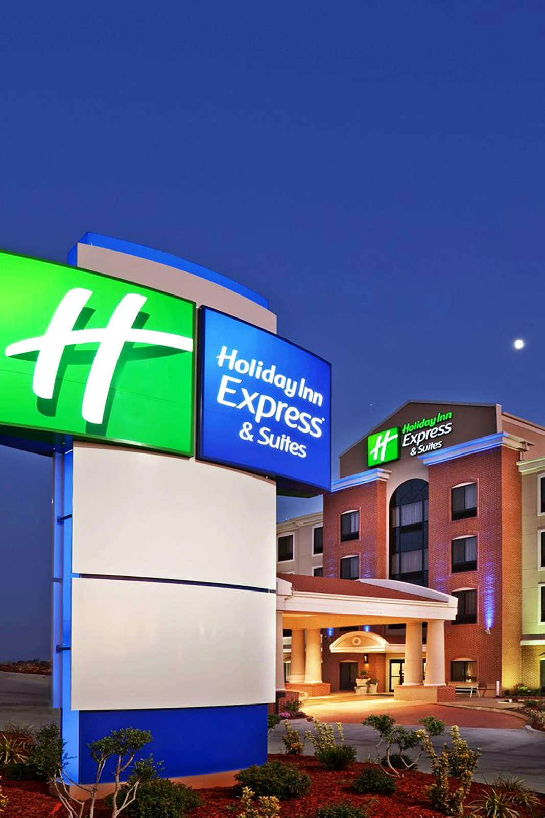 Hotel Holiday Inn Express & Suites Charlotte North photo 4