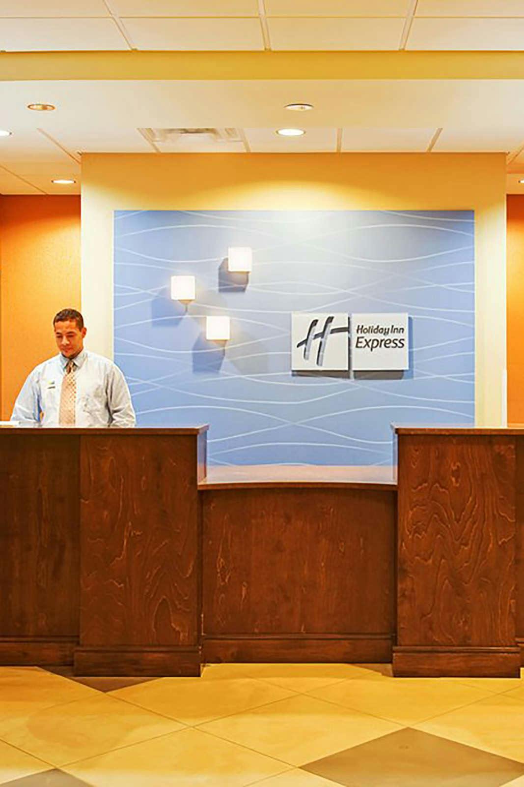 Hotel Holiday Inn Express & Suites Charlotte North photo 2
