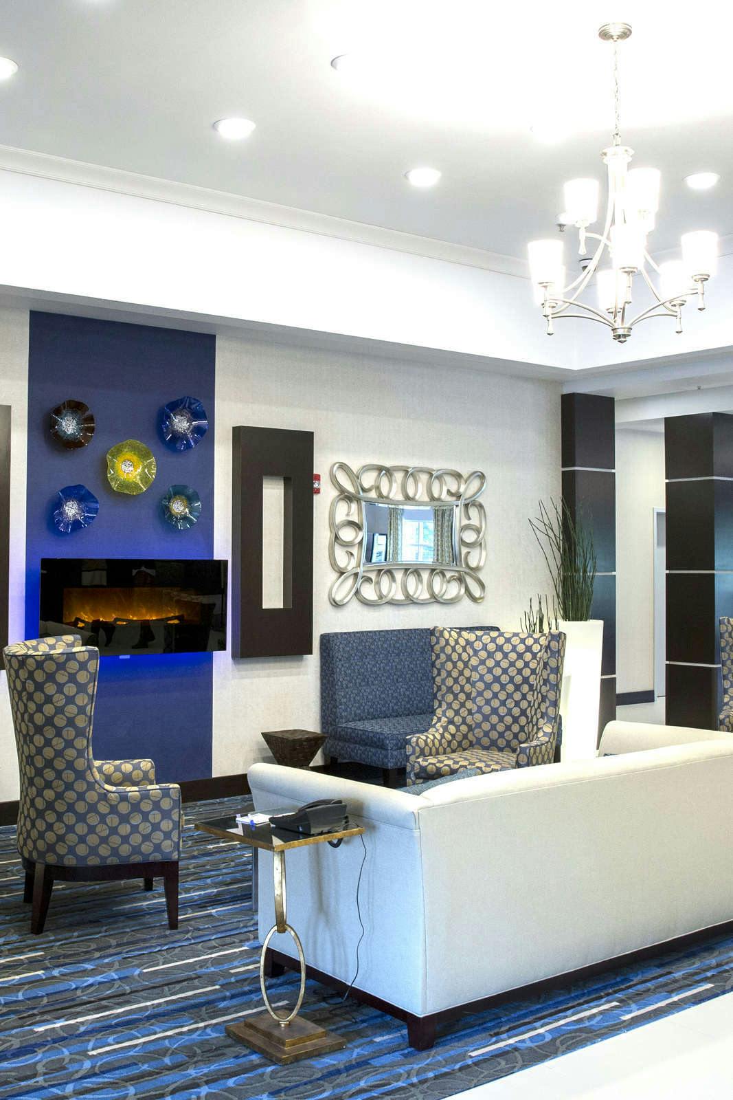 Hotel Holiday Inn Express & Suites Edwardsville photo 1