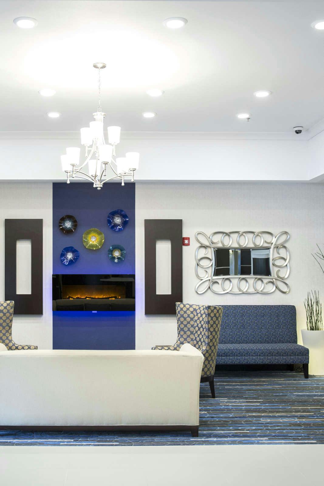 Hotel Holiday Inn Express & Suites Edwardsville photo 2