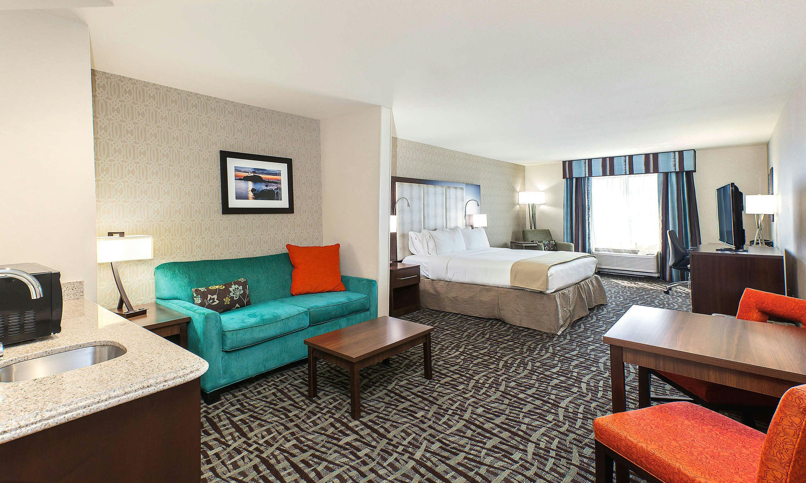 Holiday Inn Express & Suites Eureka