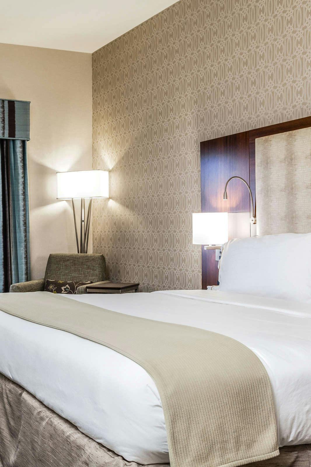 Hotel Holiday Inn Express & Suites Eureka photo 3