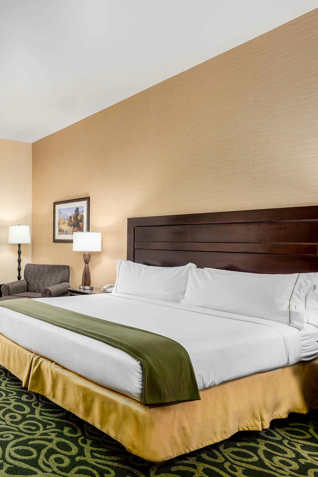 Hotel Holiday Inn Express & Suites Atascadero photo 1