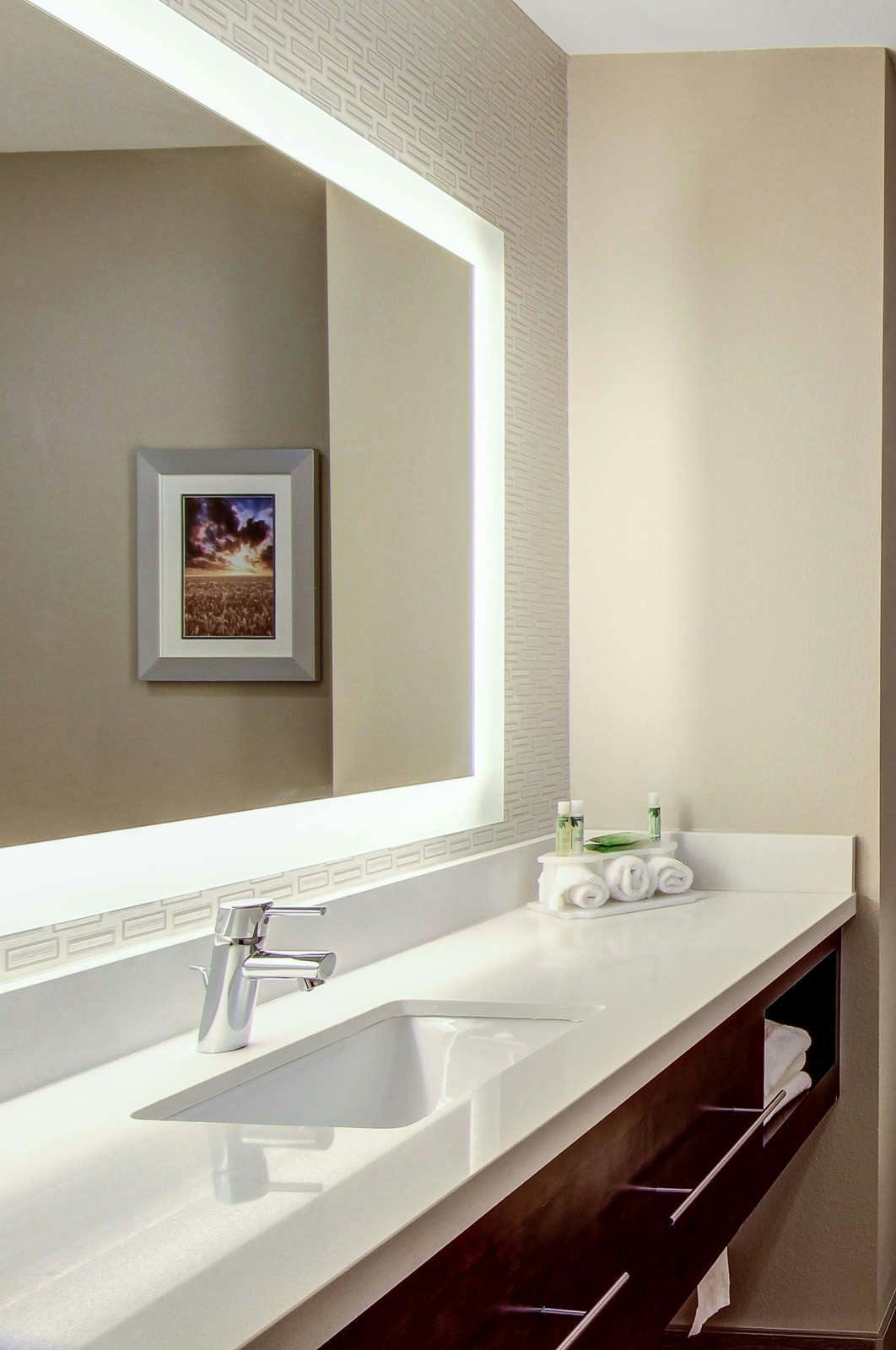 Hotel Holiday Inn Express Fargo SW I-94 45th Street photo 4