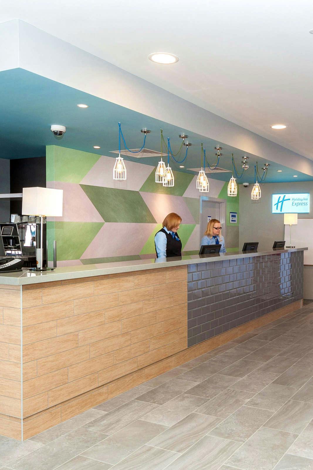 Hotel Holiday Inn Express Aberdeen Airport photo 5