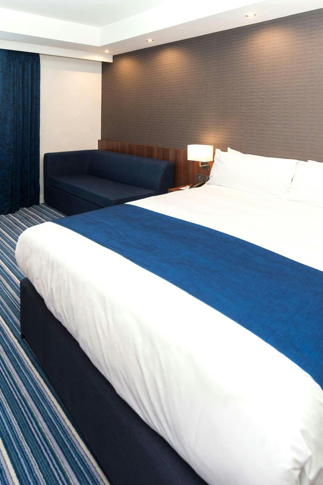 Hotel Holiday Inn Express Aberdeen Airport photo 2