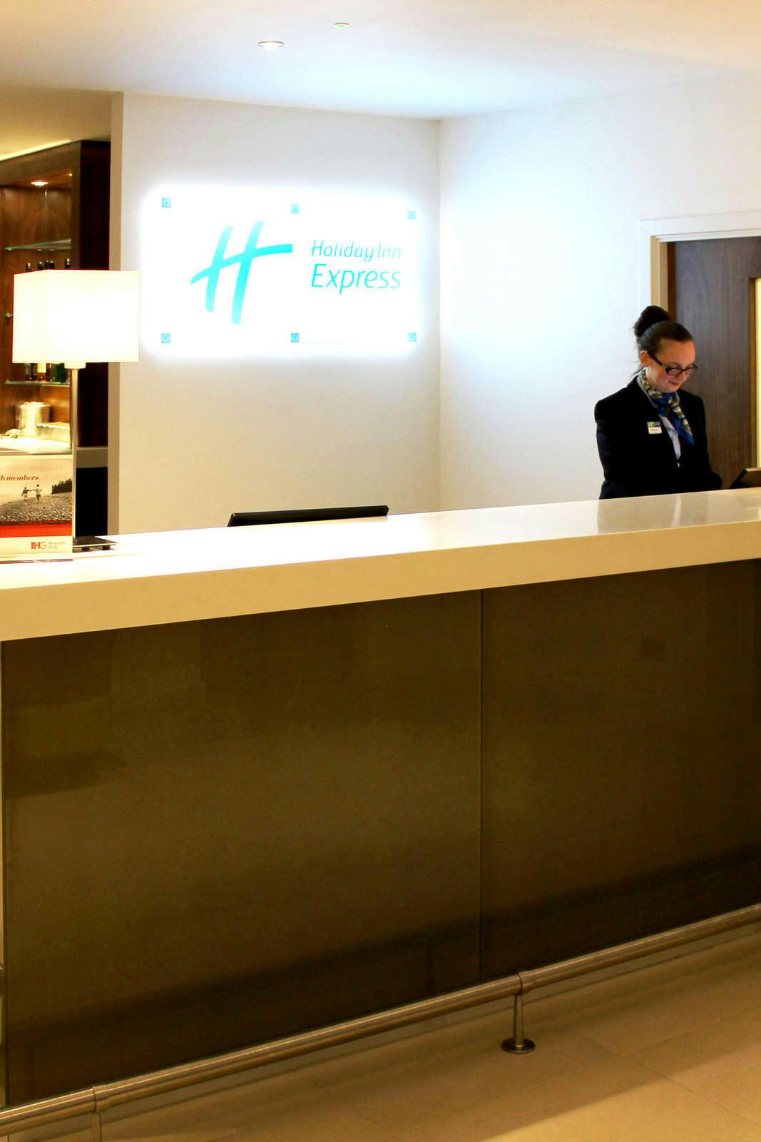 Hotel Holiday Inn Express Wakefield photo 1