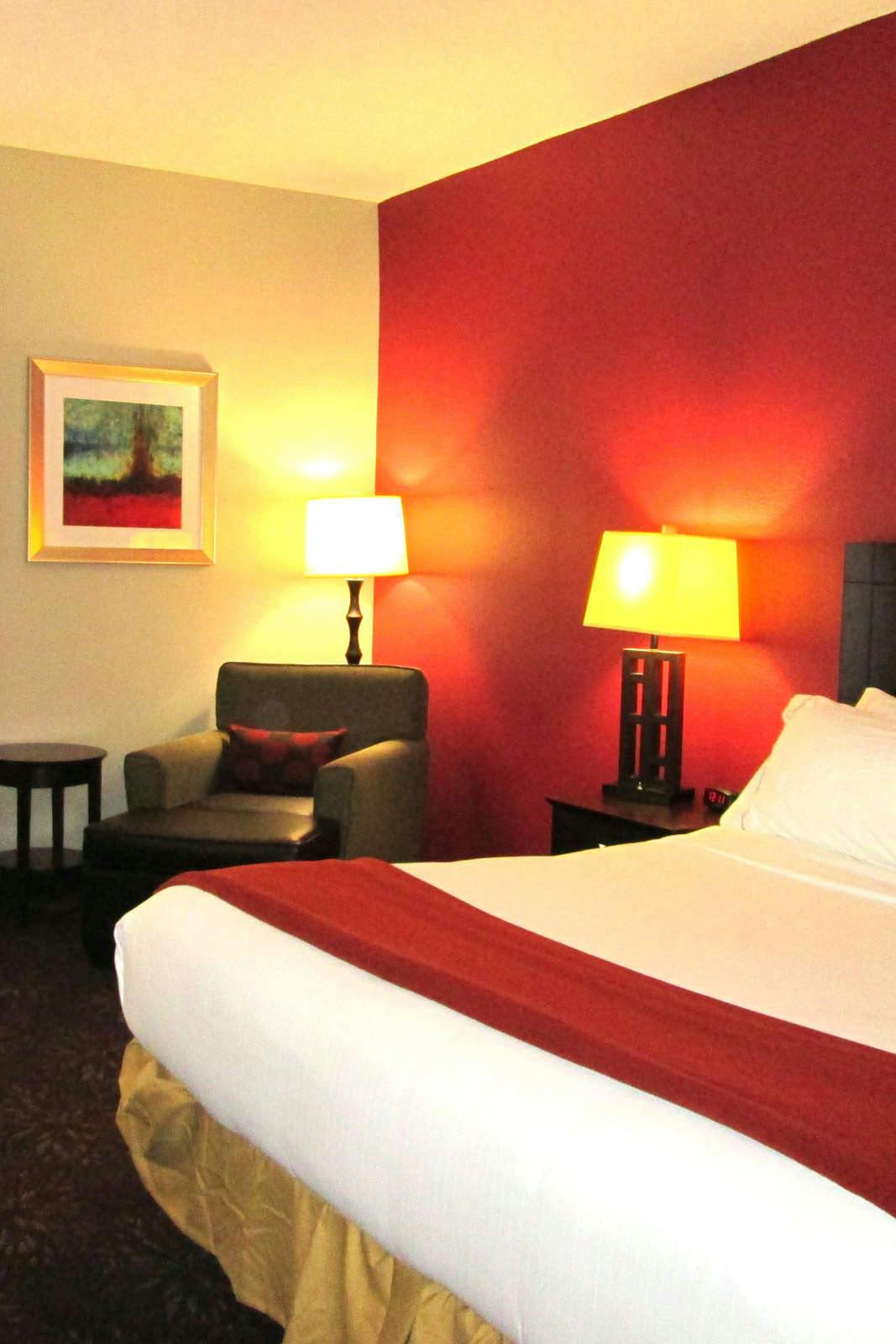 Hotel Holiday Inn Express Cloverdale (Greencastle) photo 2