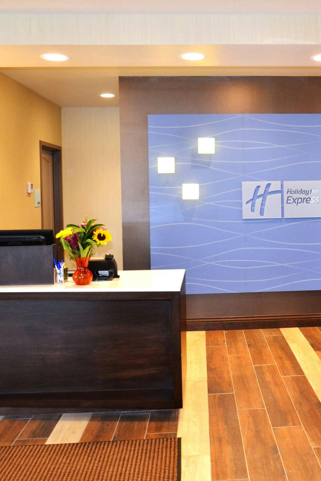Hotel Holiday Inn Express Cheektowaga North East photo 1