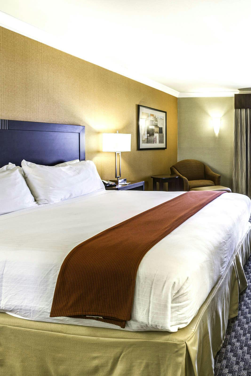 Hotel Holiday Inn Express Castro Valley photo 3