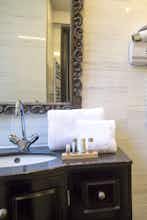 Hotel The Originals Boutique, Hotel Les Voyageurs, Bastia photo 4