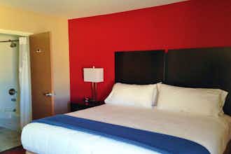Hotel Holiday Inn Express & Suites Jackson Downtown Coliseum photo 1