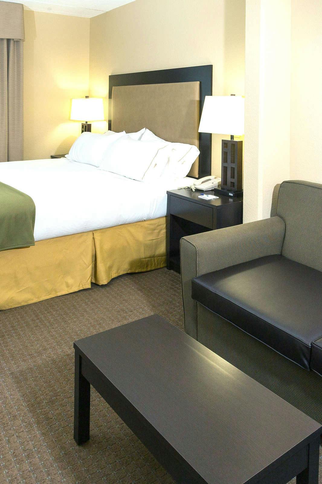 Hotel Holiday Inn Express & Suites Jacksonville SE Med Center Area photo 2