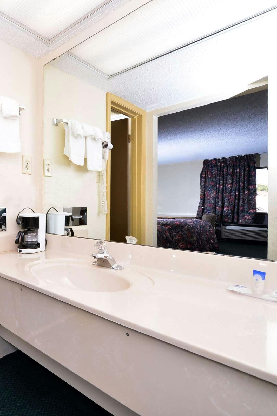 Hotel Americas Best Value Inn Bishopville photo 4