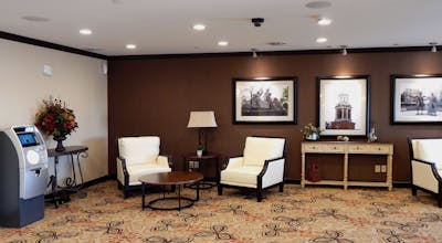 Holiday Inn Express & Suites Washington Meadow Lands