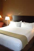 Hotel Holiday Inn Express & Suites Washington Meadow Lands photo 1