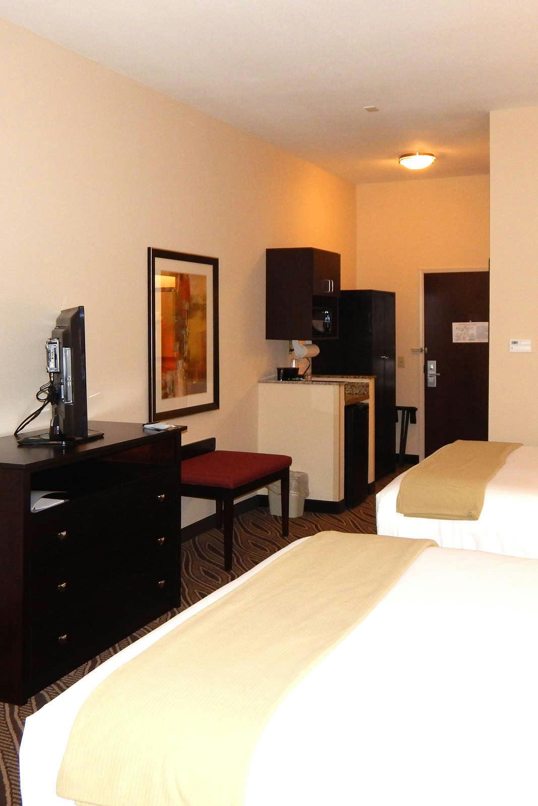 Hotel Holiday Inn Express & Suites Washington Meadow Lands photo 3