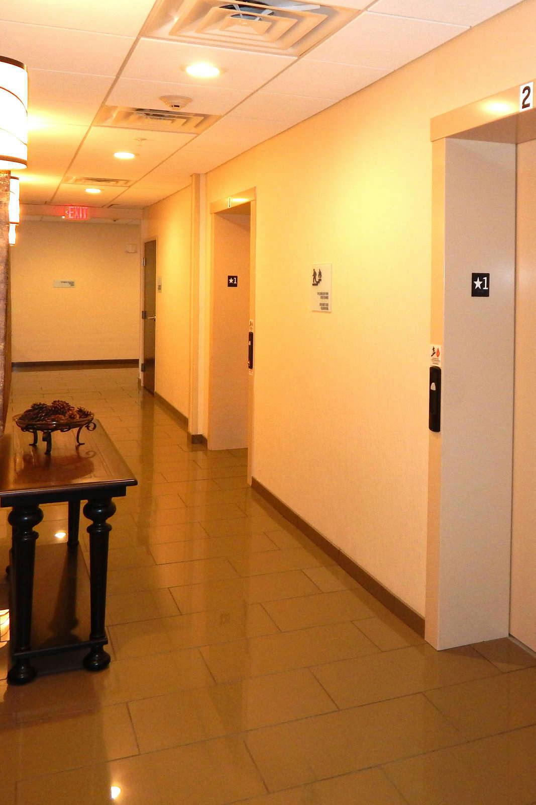 Hotel Holiday Inn Express & Suites Washington Meadow Lands photo 5