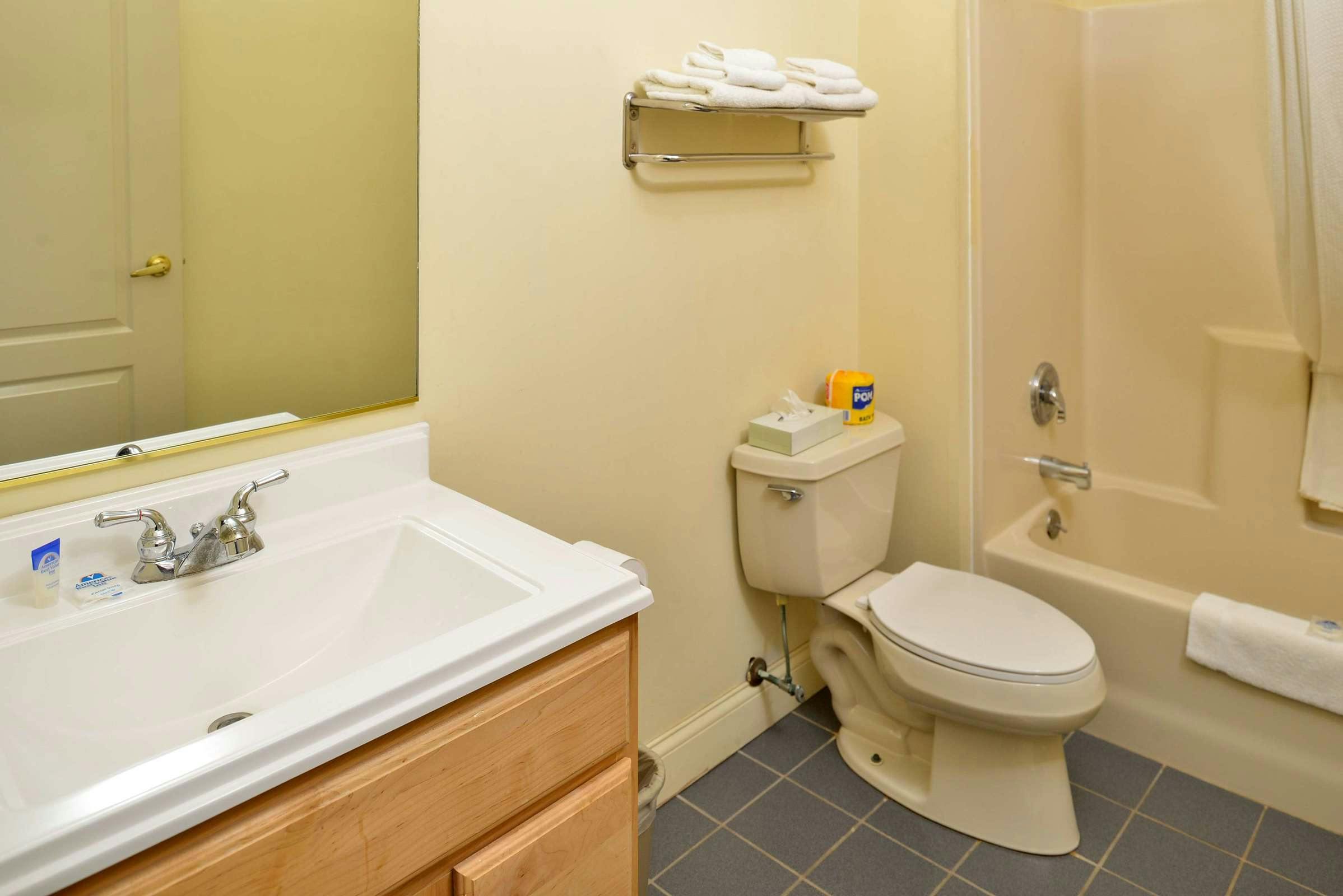 Hotel Americas Best Value Inn & Suites Three Rivers photo 4