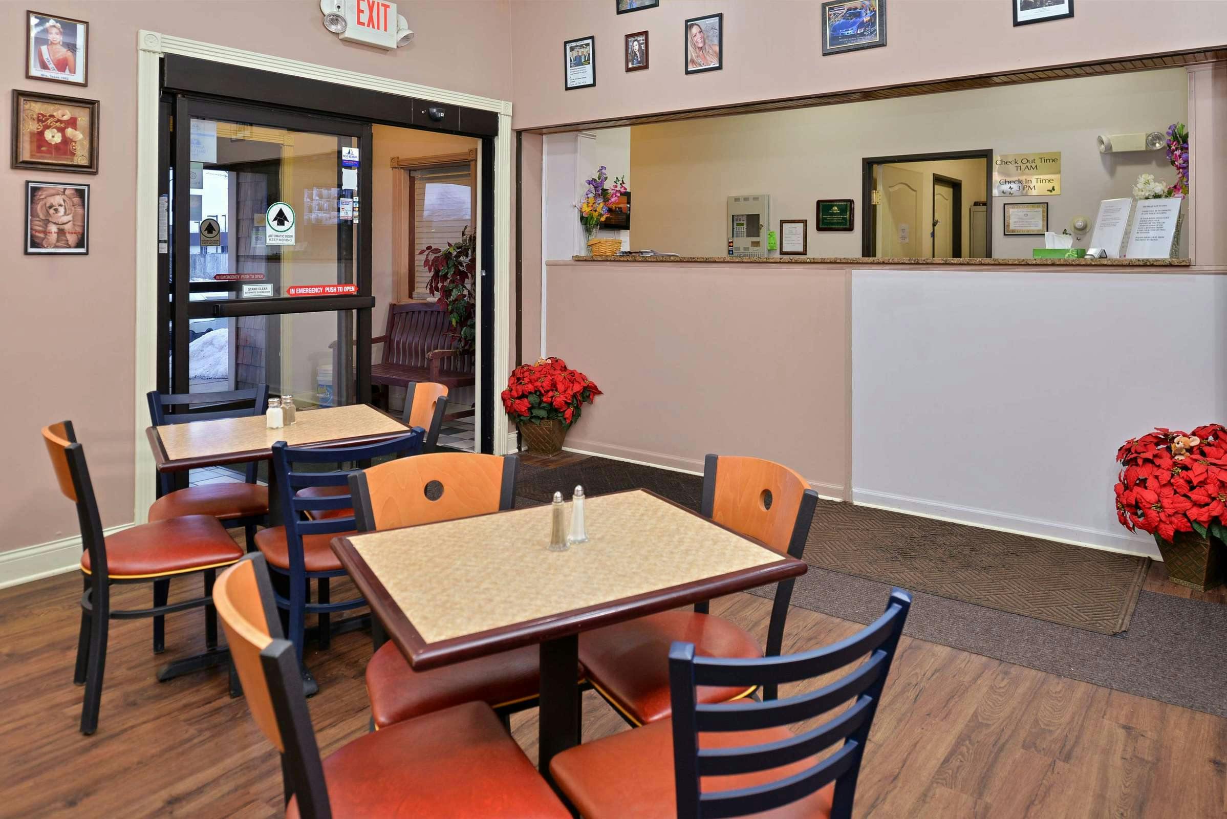 Hotel Americas Best Value Inn & Suites Three Rivers photo 5