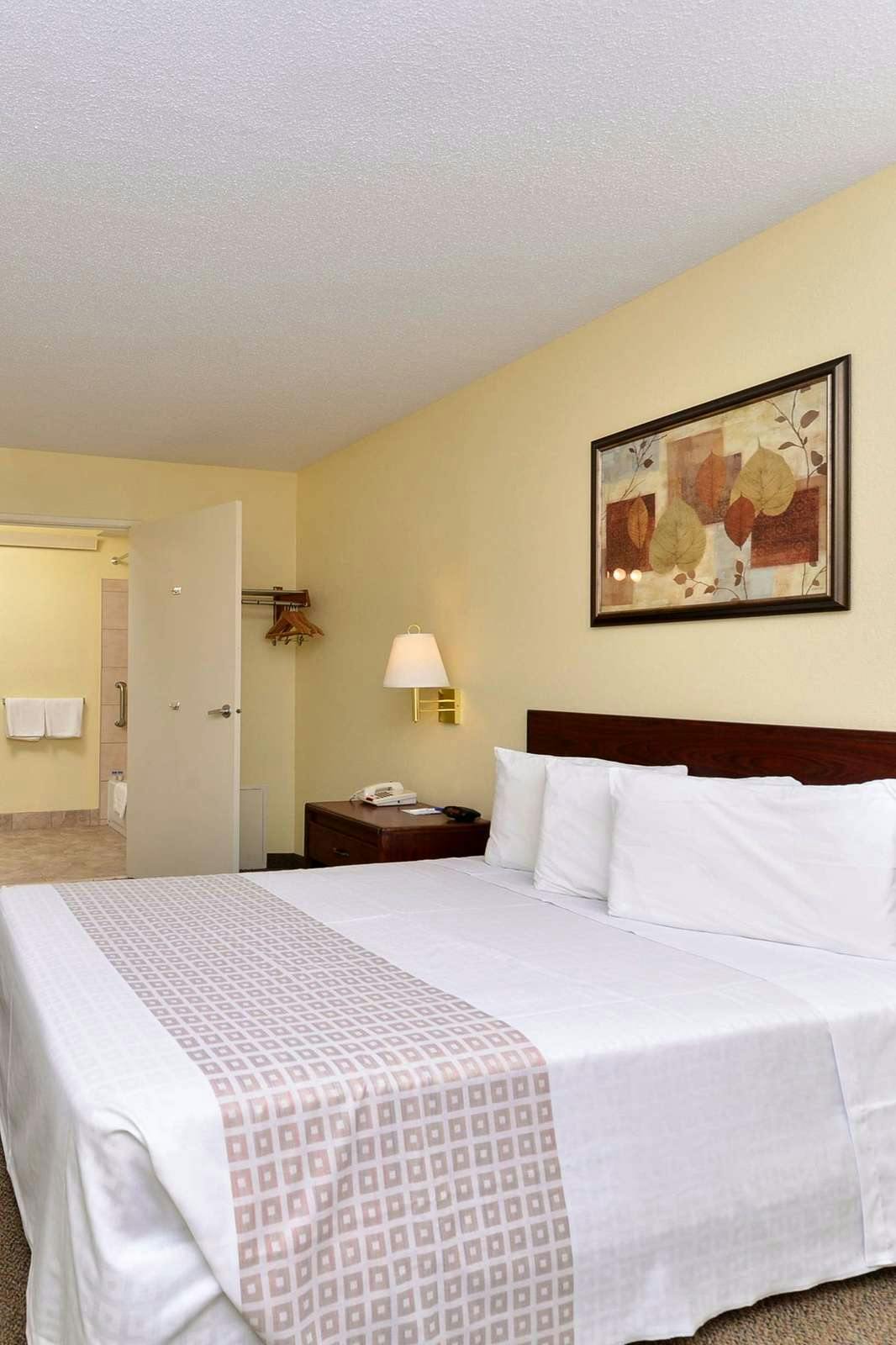 Hotel Americas Best Value Inn Pittsburgh Airport photo 1