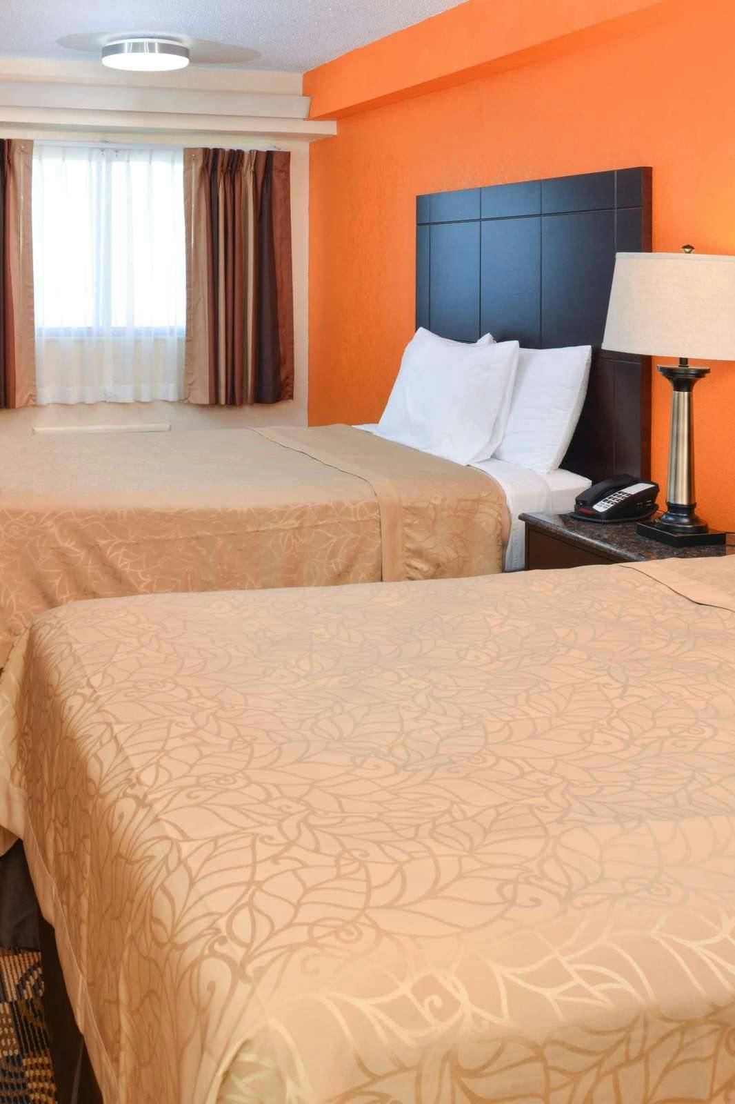 Hotel Americas Best Value Inn Pittsburgh Airport photo 3