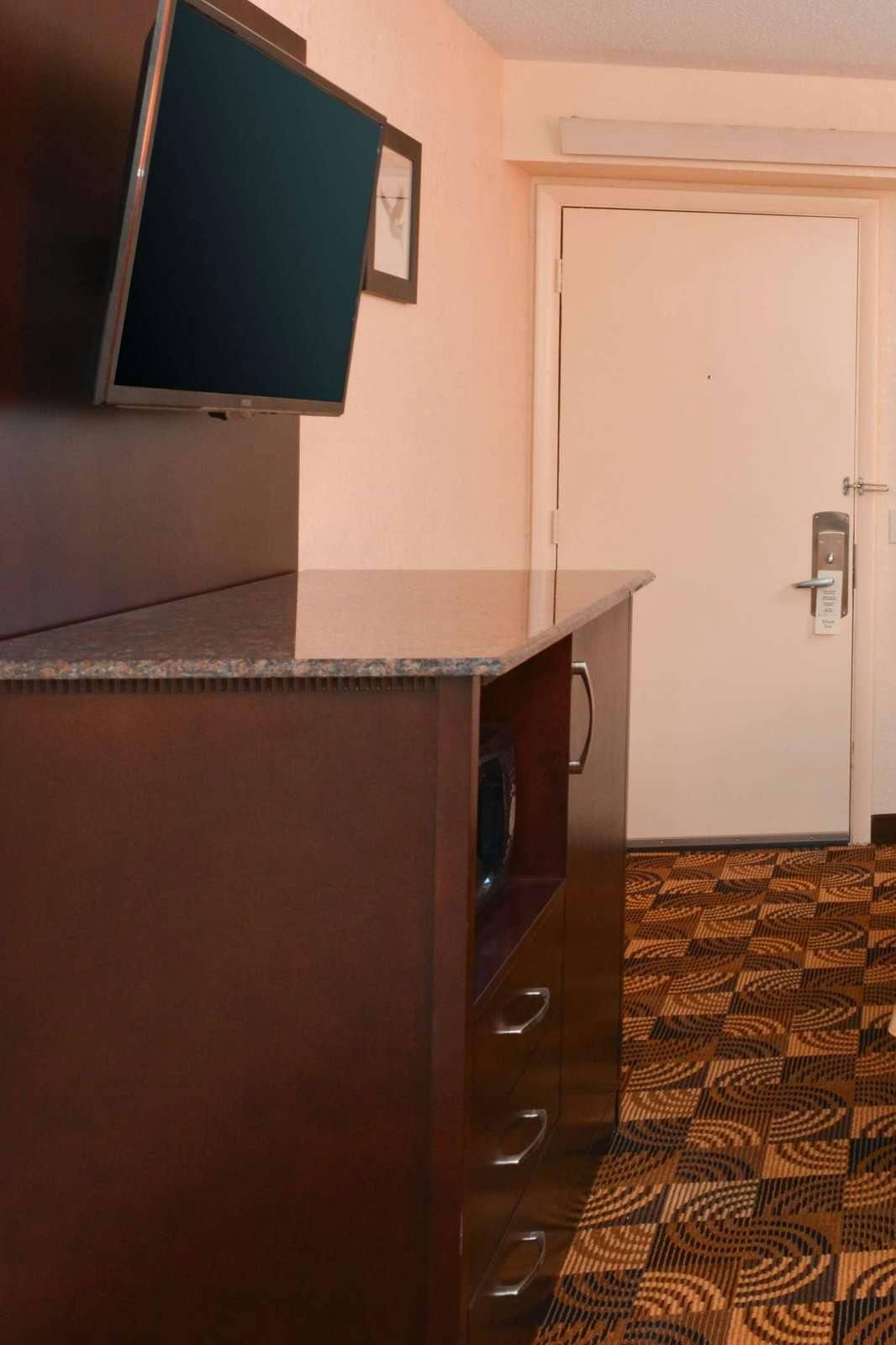 Hotel Americas Best Value Inn Pittsburgh Airport photo 4