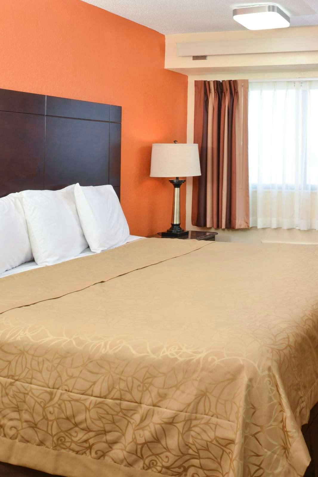 Hotel Americas Best Value Inn Pittsburgh Airport photo 2