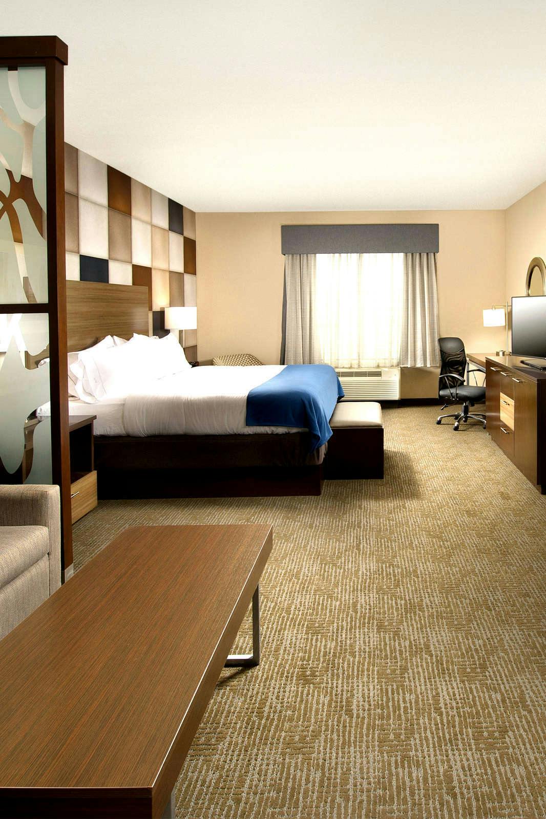 Hotel Holiday Inn Express & Suites Waco South photo 2