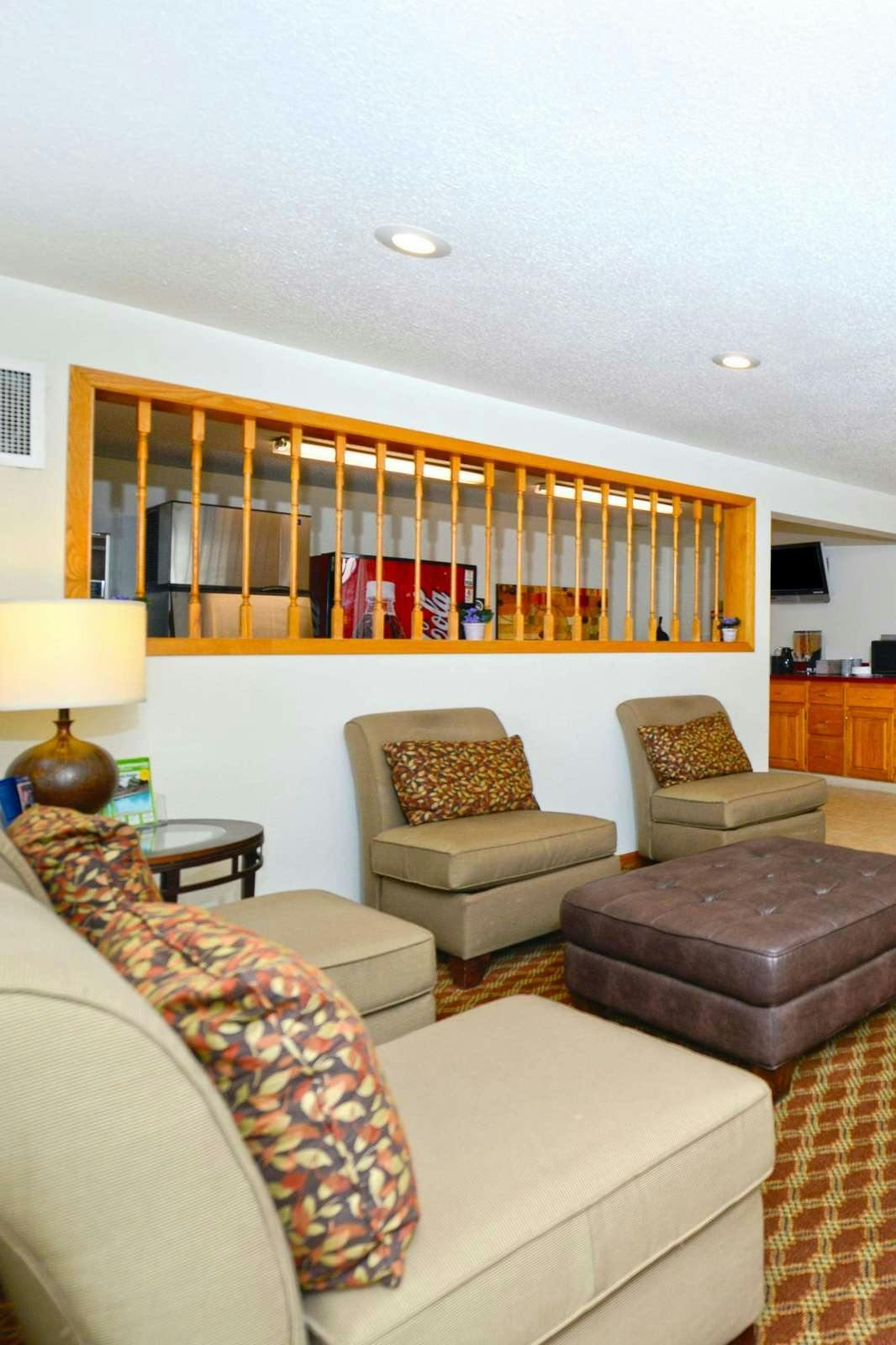 Hotel Americas Best Value Inn Charlotte, MI photo 5