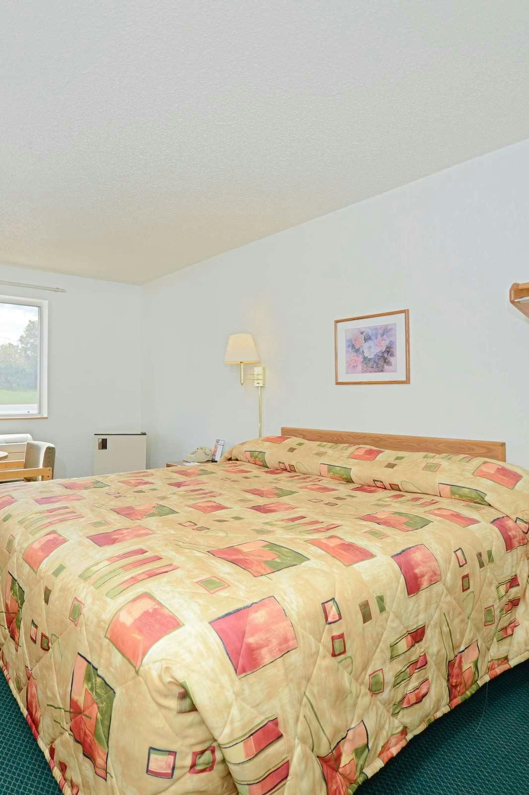 Hotel Americas Best Value Inn Charlotte, MI photo 1