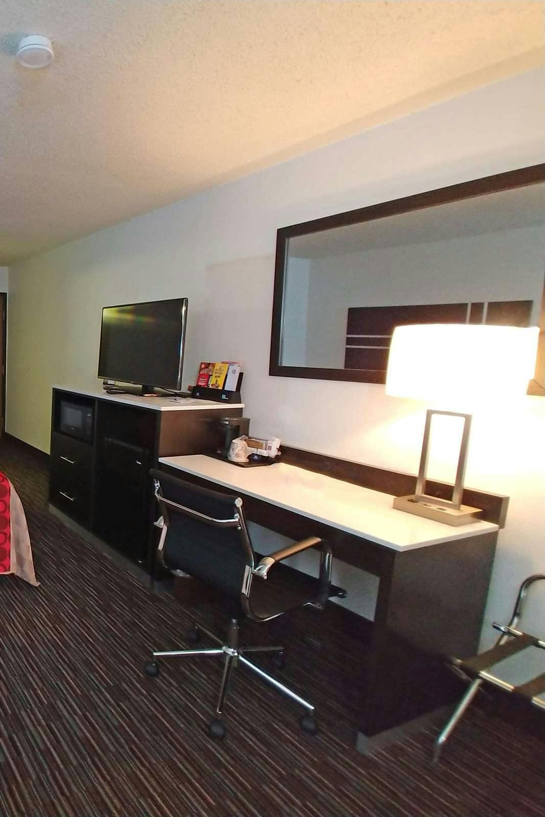 Hotel Americas Best Value Inn Charlotte, MI photo 3