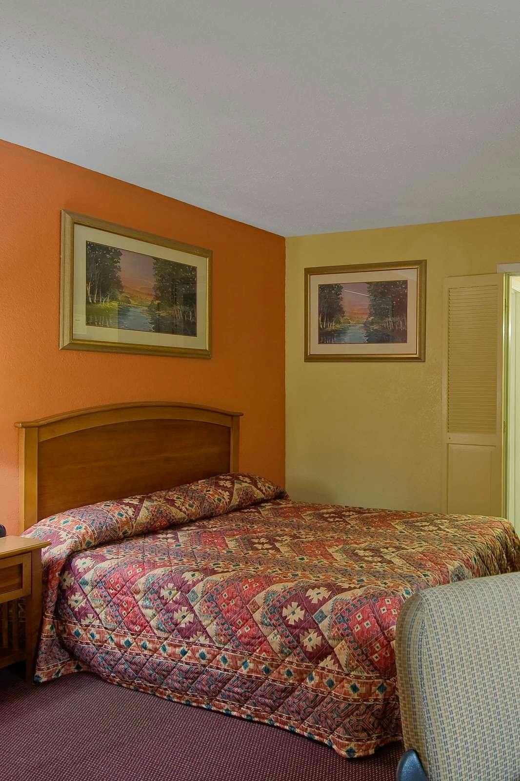 Hotel Americas Best Value Inn Marion photo 1