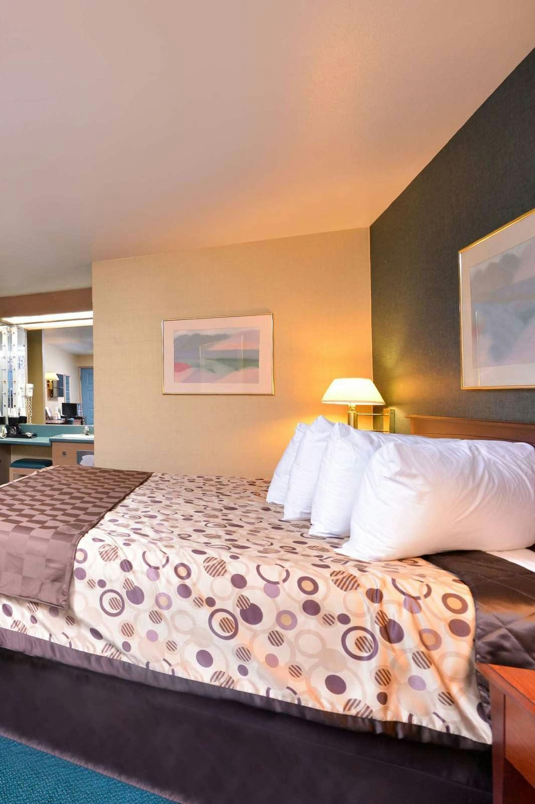 Hotel Americas Best Value Inn Phoenix Ashland photo 1