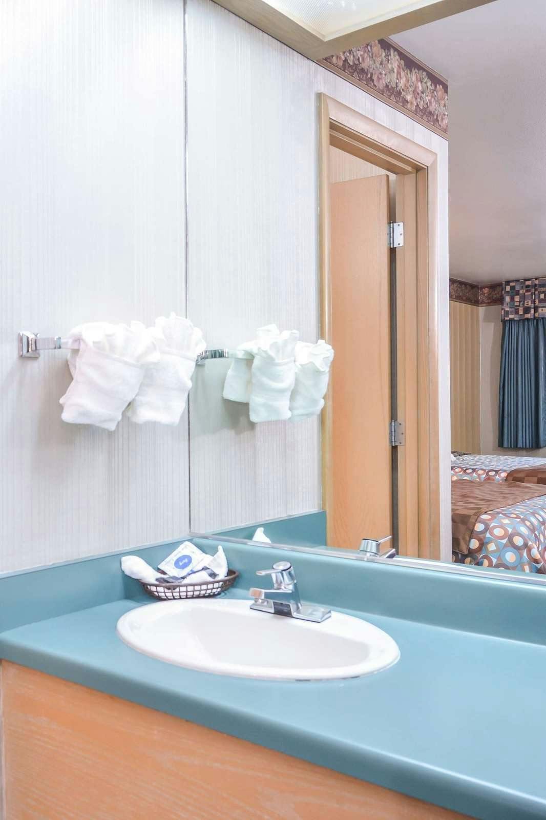 Hotel Americas Best Value Inn Phoenix Ashland photo 4